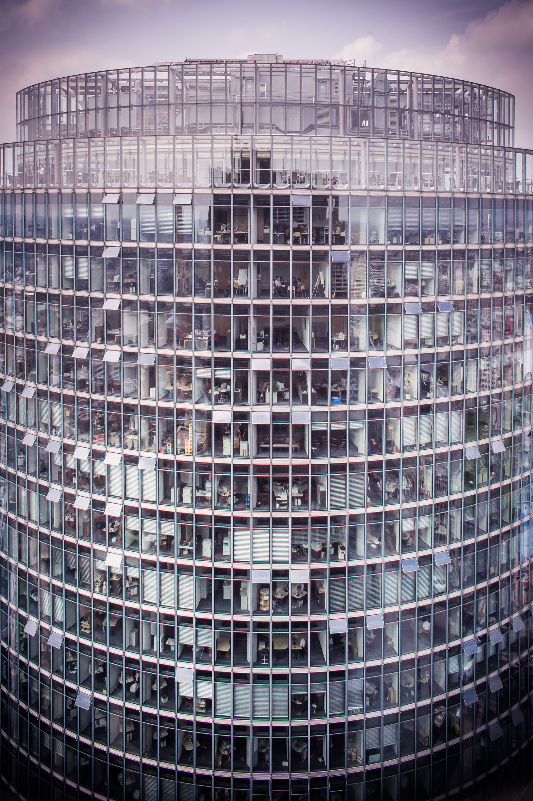 Stane Jeršič, VAŠE IDEJE nas navdihujejo, ko drzno kršijo stara pravila, film video, korporativna predstavitev podjetij, Artkontakt Studio Bast